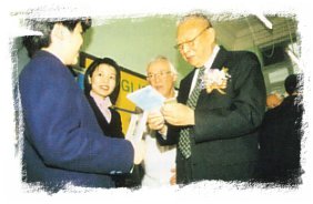 Mr. Tung Chee-hwa greeted by Josephians